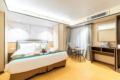 Camera Queen Deluxe — Phuket Patong Buri Resort